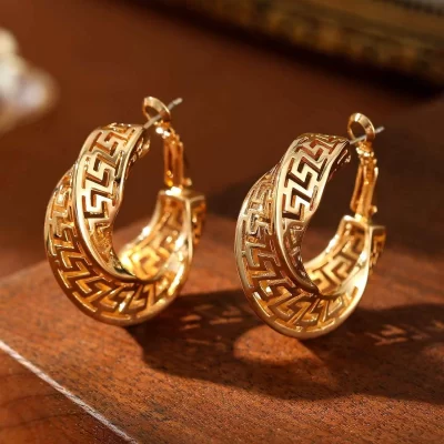 Valeria – Luxurious hoop earrings with geometric pattern in gold or silver Regular price